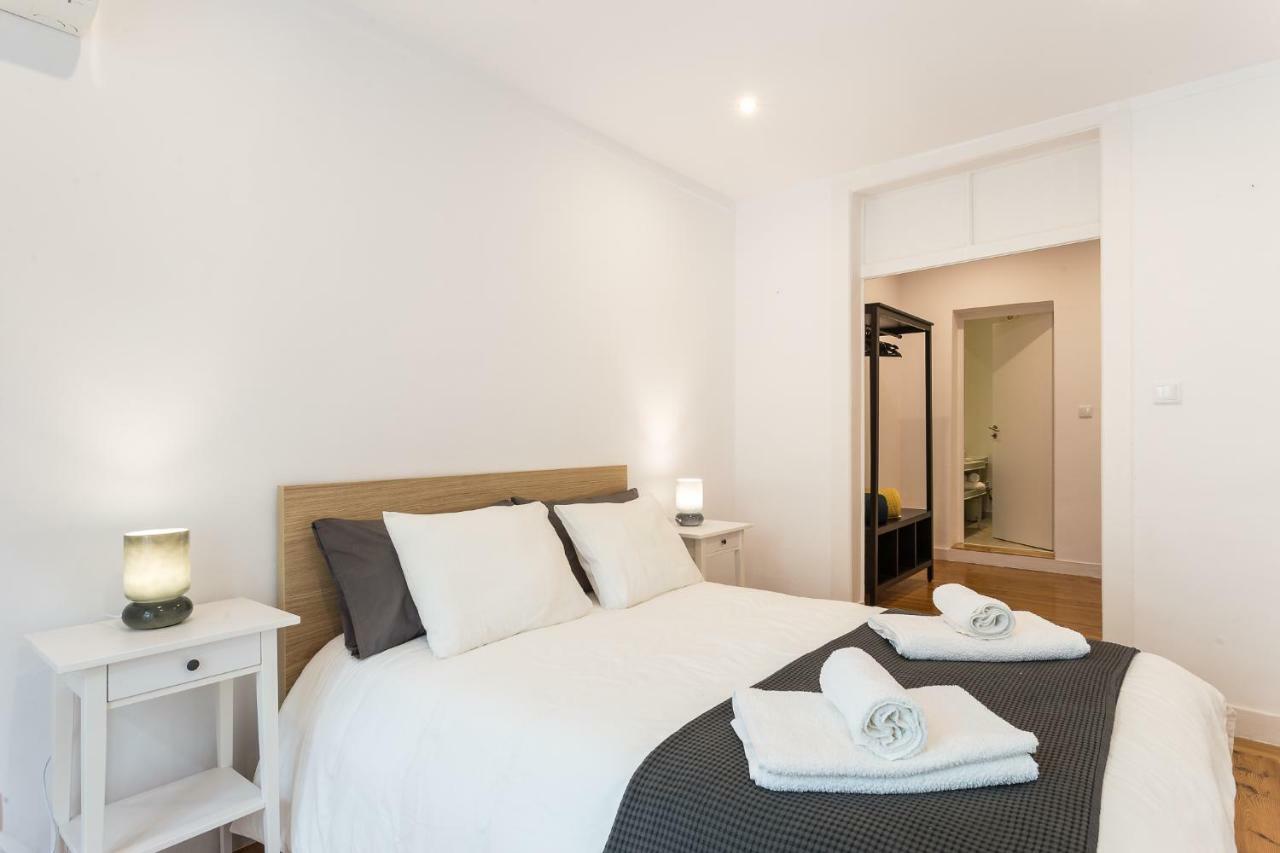 Three Bedroom Apartment In Historical Centre -Bairro Alto Лиссабон Экстерьер фото