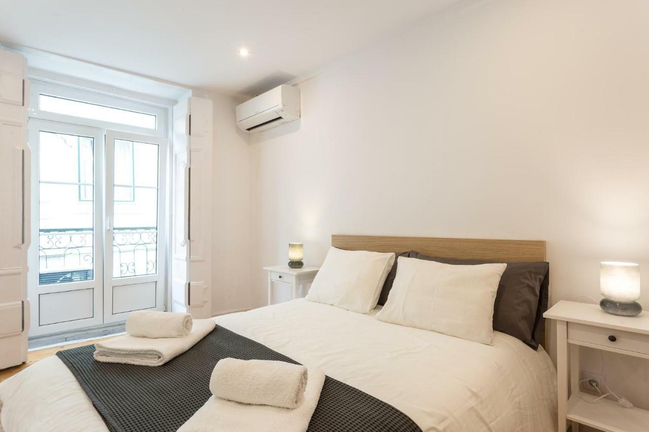 Three Bedroom Apartment In Historical Centre -Bairro Alto Лиссабон Экстерьер фото