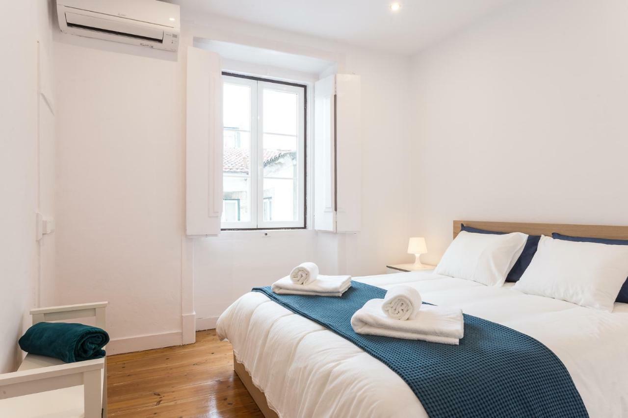 Three Bedroom Apartment In Historical Centre -Bairro Alto Лиссабон Экстерьер фото