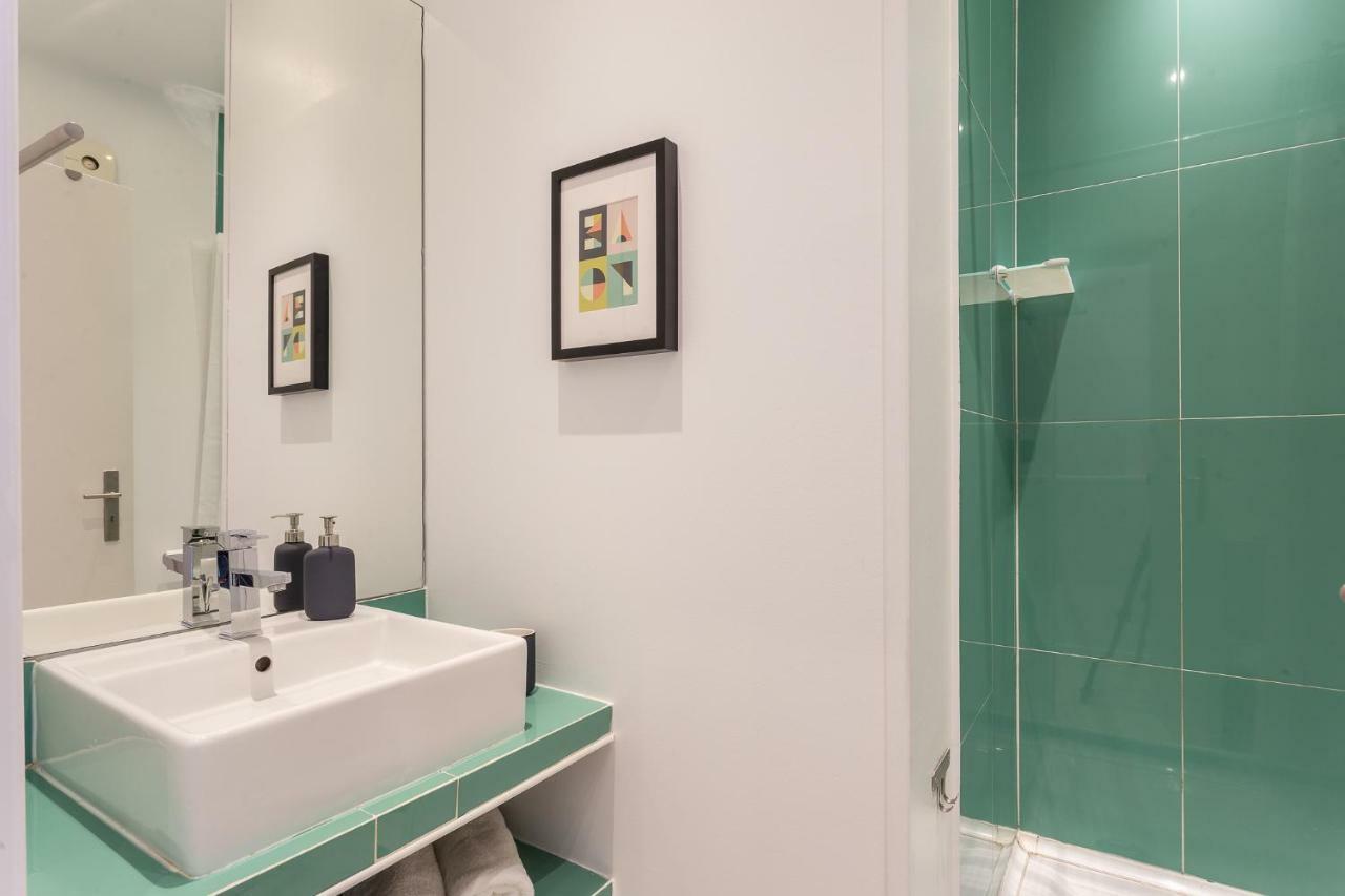 Three Bedroom Apartment In Historical Centre -Bairro Alto Лиссабон Экстерьер фото